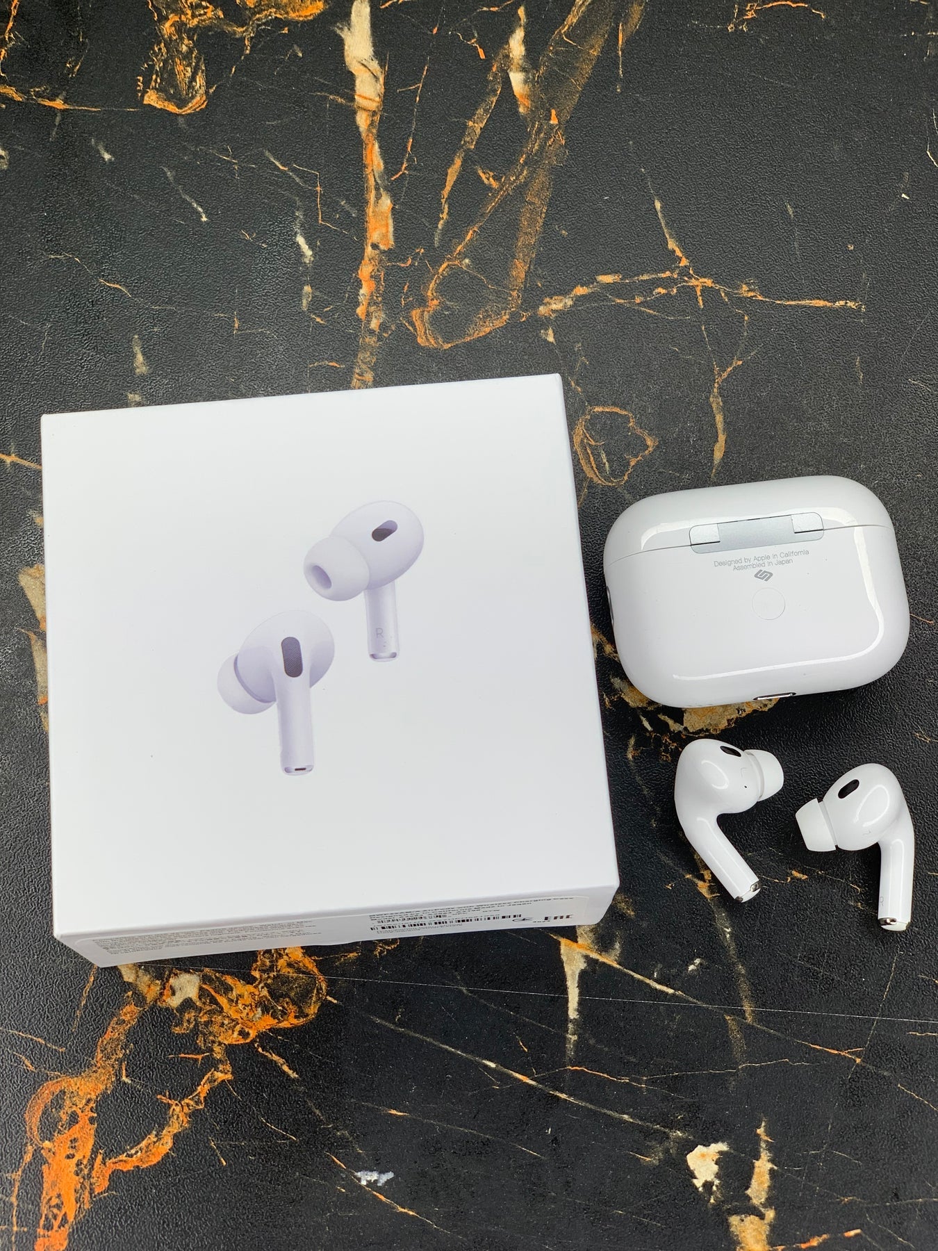 AirPods Pro 2 3rd Gen + Silicone Case & Laniyard